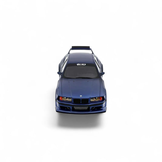 BMW E36 LTO SEDAN TURBO KHYZYL SALEEM AVUS BLAUW 2023 OTTOmobile 1:18
