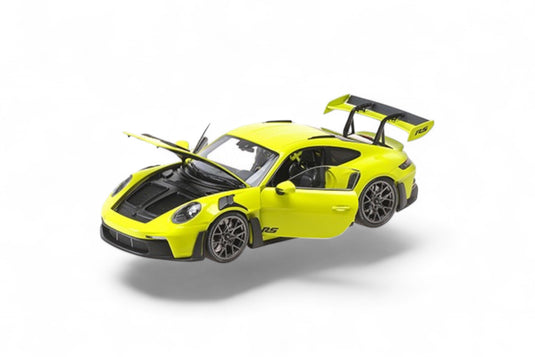 Porsche 911 (992) GT3RS 2023 GROEN / ZWARTE VELGEN MINICHAMPS 1:18