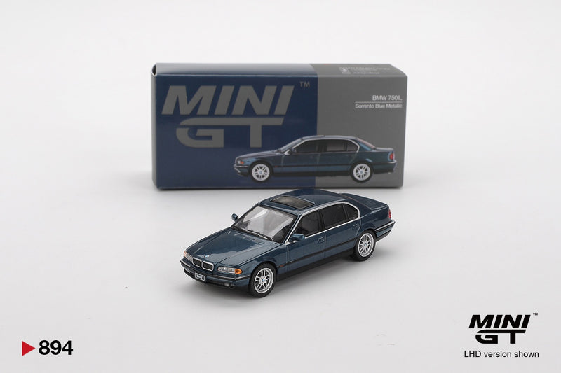 Chargez l'image dans la visionneuse de la galerie, Bmw 750 IL (E38) BLEU SORRENTO MÉTALLIQUE 1998 (LHD) MINI GT 1:64
