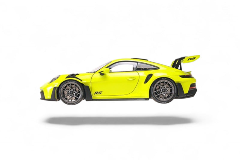 Laad de afbeelding in de Gallery-viewer, Porsche 911 (992) GT3RS 2023 GROEN / ZWARTE VELGEN MINICHAMPS 1:18
