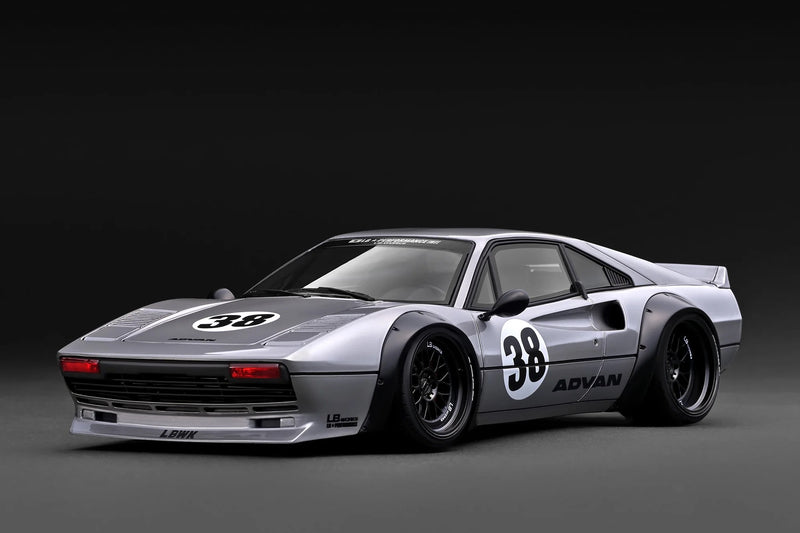 Laad de afbeelding in de Gallery-viewer, FERRARI LB-WORKS 308 ZILVER IGNITION MODEL 1:18
