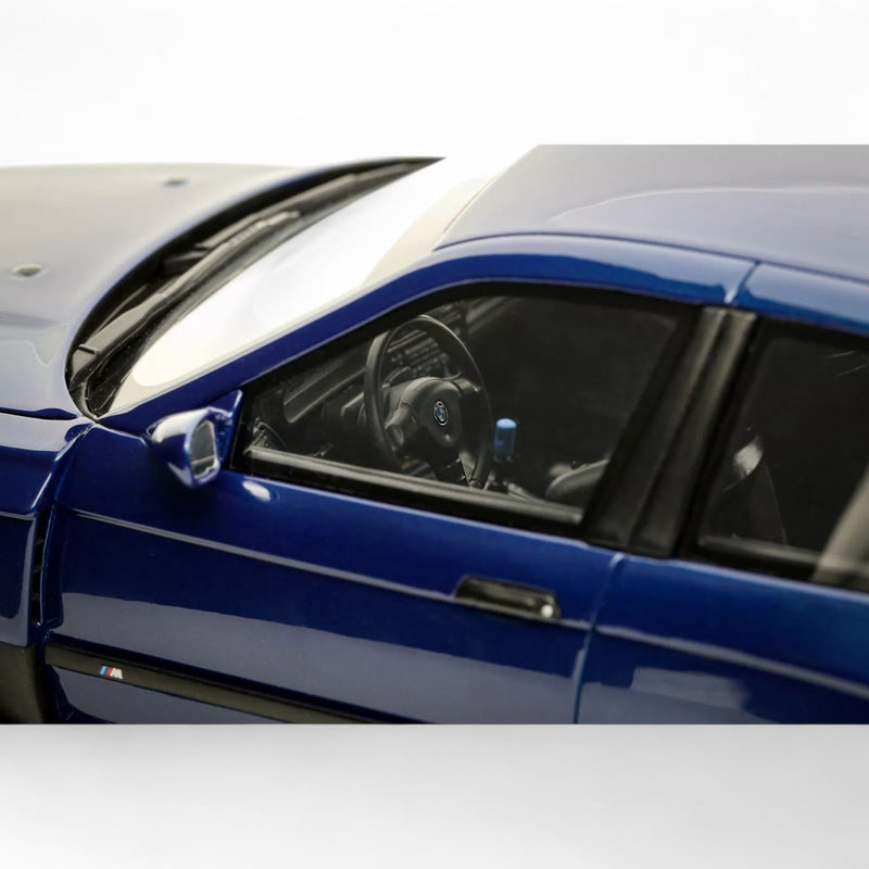 Laad de afbeelding in de Gallery-viewer, BMW E36 LTO SEDAN TURBO KHYZYL SALEEM AVUS BLAUW 2023 OTTOmobile 1:18
