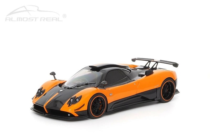 Laad de afbeelding in de Gallery-viewer, Pagani ZONDA Cinque Coupe ORANJE Arancio St. Tropez (BEPERKTE EDITIE 1007/1008 stuks) ALMOST REAL 1:18
