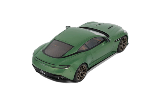 Aston MARTIN DB12 VANTAGE GROEN 2023 GT SPIRIT 1:18