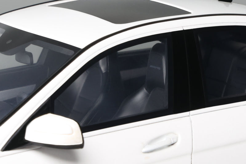 Chargez l&#39;image dans la visionneuse de la galerie, Mercedes-Benz C63 AMG BLANC DIAMANT 2007 GT SPIRIT 1:18
