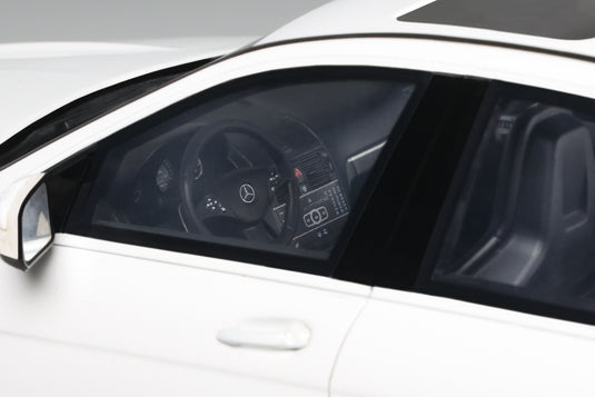 Mercedes-Benz C63 AMG BLANC DIAMANT 2007 GT SPIRIT 1:18