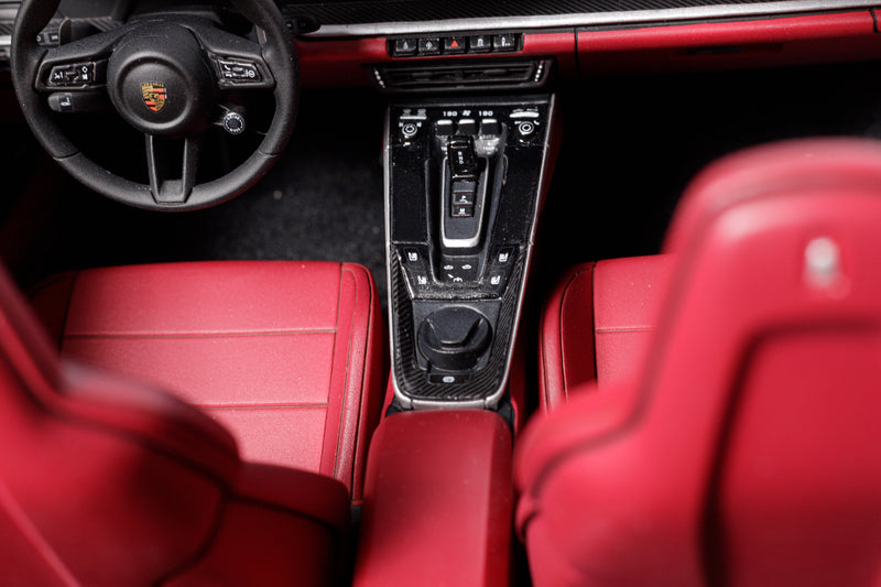 Chargez l&#39;image dans la visionneuse de la galerie, Porsche 911 (992) CARRERA 4S Cabriolet 2020 BLANC (ÉDITION LIMITÉE 25 pièces) HC MODELS 1:8
