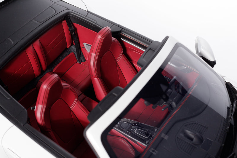 Chargez l&#39;image dans la visionneuse de la galerie, Porsche 911 (992) CARRERA 4S Cabriolet 2020 BLANC (ÉDITION LIMITÉE 25 pièces) HC MODELS 1:8
