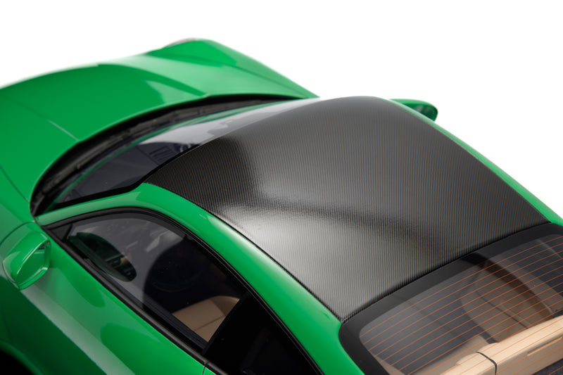 Chargez l&#39;image dans la visionneuse de la galerie, Porsche 911 (992) CARRERA 4S 2020 VERT (ÉDITION LIMITÉE 25 pièces) HC MODELS 1:8
