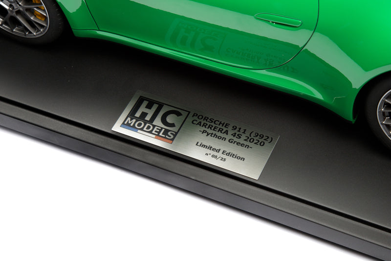 Chargez l&#39;image dans la visionneuse de la galerie, Porsche 911 (992) CARRERA 4S 2020 VERT (ÉDITION LIMITÉE 25 pièces) HC MODELS 1:8
