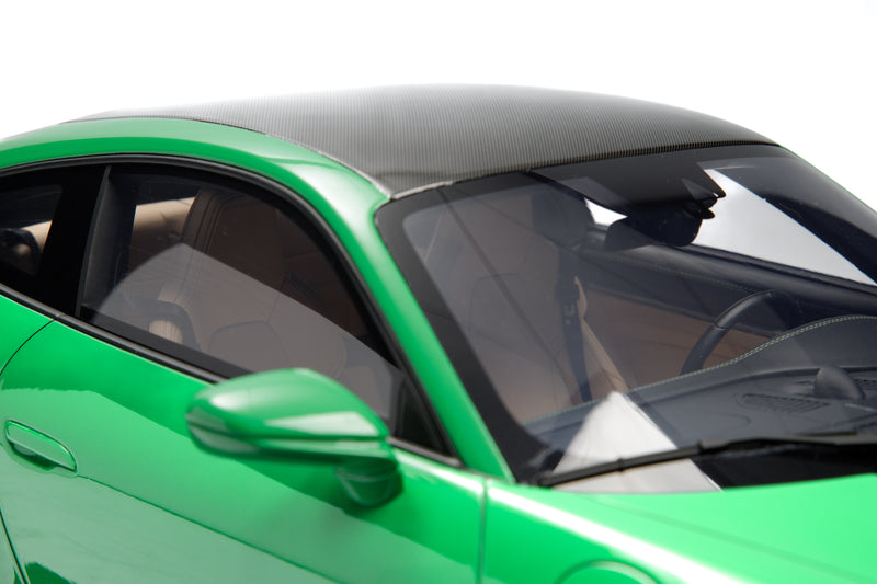 Chargez l&#39;image dans la visionneuse de la galerie, Porsche 911 (992) CARRERA 4S 2020 VERT (ÉDITION LIMITÉE 25 pièces) HC MODELS 1:8
