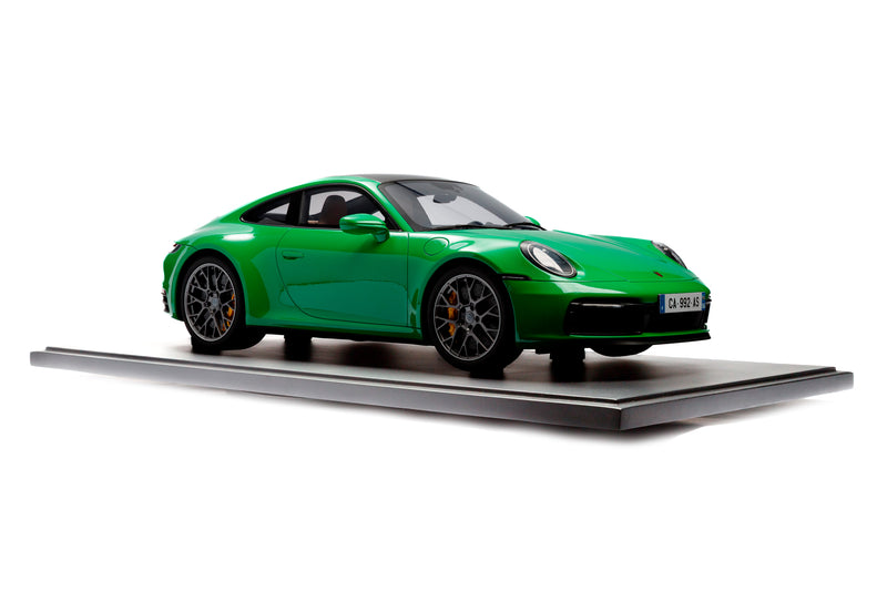 Chargez l&#39;image dans la visionneuse de la galerie, Porsche 911 (992) CARRERA 4S 2020 VERT (ÉDITION LIMITÉE 25 pièces) HC MODELS 1:8
