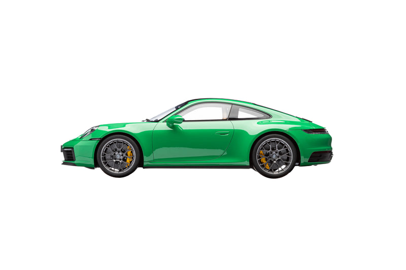 Chargez l&#39;image dans la visionneuse de la galerie, Porsche 911 (992) CARRERA 4S 2020 VERT (ÉDITION LIMITÉE 25 pièces) HC MODELS 1:8
