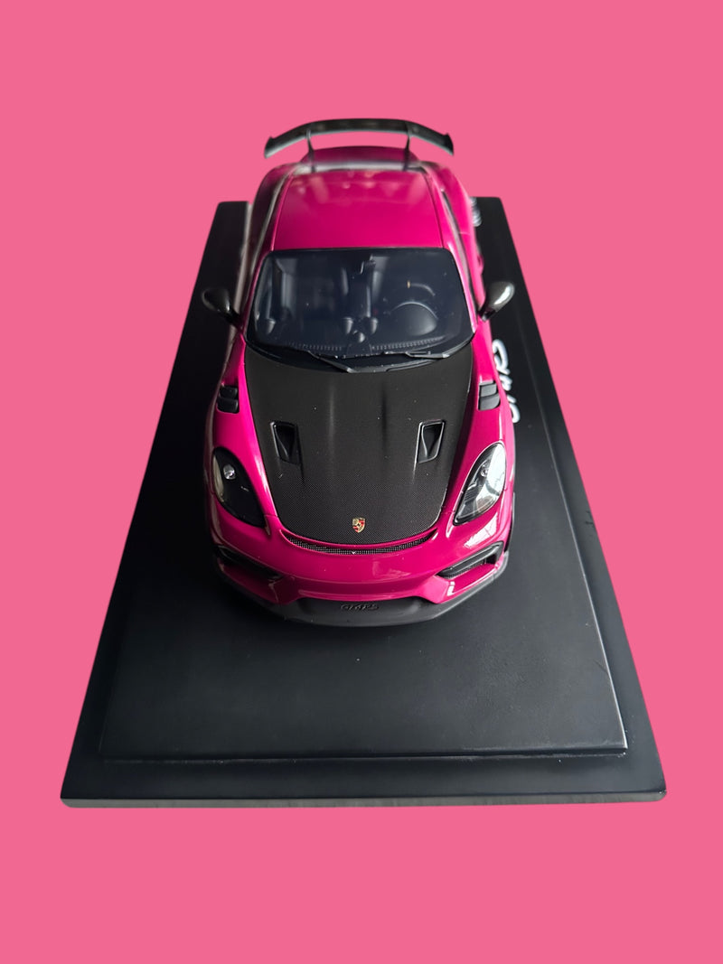 Chargez l&#39;image dans la visionneuse de la galerie, Porsche 718 CAYMAN GT4 RS (982) Violet avec Case - ÉDITION LIMITÉE 718 pièces - PORSCHE DEALERMODEL 1:18
