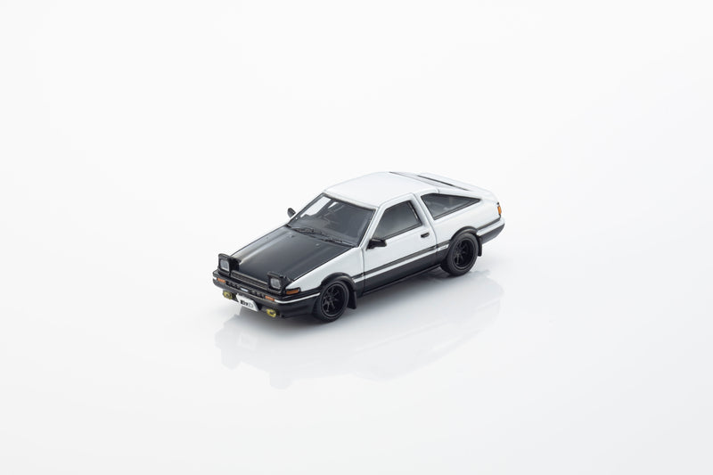 Laad de afbeelding in de Gallery-viewer, TOYOTA SPRINTER INITIAL D MET LED 1995  + MOTN LED-VOETSYSTEEM ZWART 2025 KYOSHO 1:64
