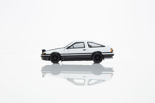 TOYOTA SPRINTER INITIAL D MET LED 1995  + MOTN LED-VOETSYSTEEM ZWART 2025 KYOSHO 1:64