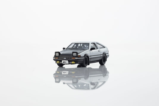 TOYOTA SPRINTER INITIAL D MET LED 1995  + MOTN LED-VOETSYSTEEM ZWART 2025 KYOSHO 1:64