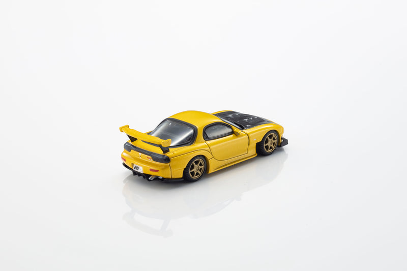 Chargez l'image dans la visionneuse de la galerie, MAZDA RX7 (FD) INITIAL D AVEC LED 1995  + SYSTÈME DE SOCLE LED MOTN NOIR 2025 KYOSHO 1:64
