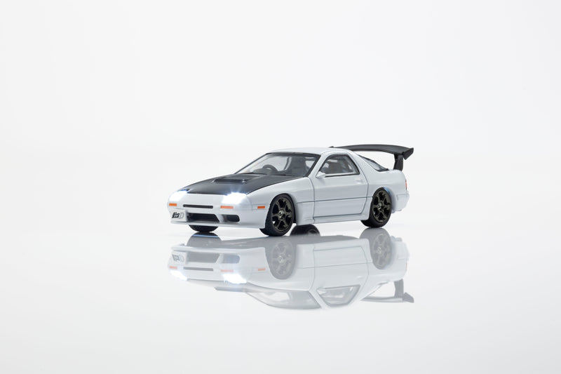 Load image into Gallery viewer, MAZDA SAVANNA RX-7 (FC) INITIAL D WITH LED 1995 + MOTN LED BASE SYSTEM BLACK 2025 KYOSHO 1:64
