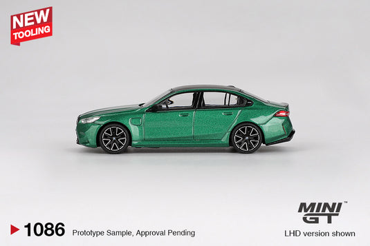 Bmw M5 (G90) VERT MÉTALLISÉ ÎLE DE MAN 2024 MINI GT 1:64