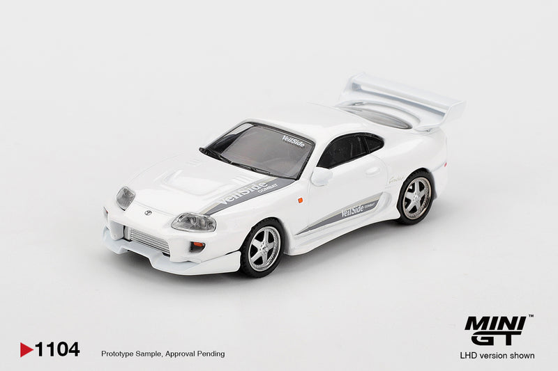 Laad de afbeelding in de Gallery-viewer, Toyota SUPRA MK4 (A80) VEILSIDE COMBAT V-I WIT PARELMETAAL 2014 (LHD) MINI GT 1:64
