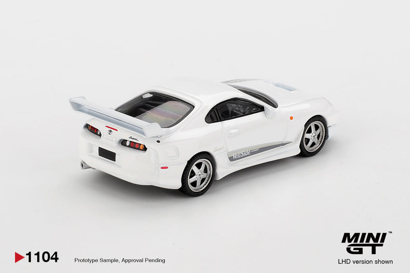 Laad de afbeelding in de Gallery-viewer, Toyota SUPRA MK4 (A80) VEILSIDE COMBAT V-I WIT PARELMETAAL 2014 (LHD) MINI GT 1:64
