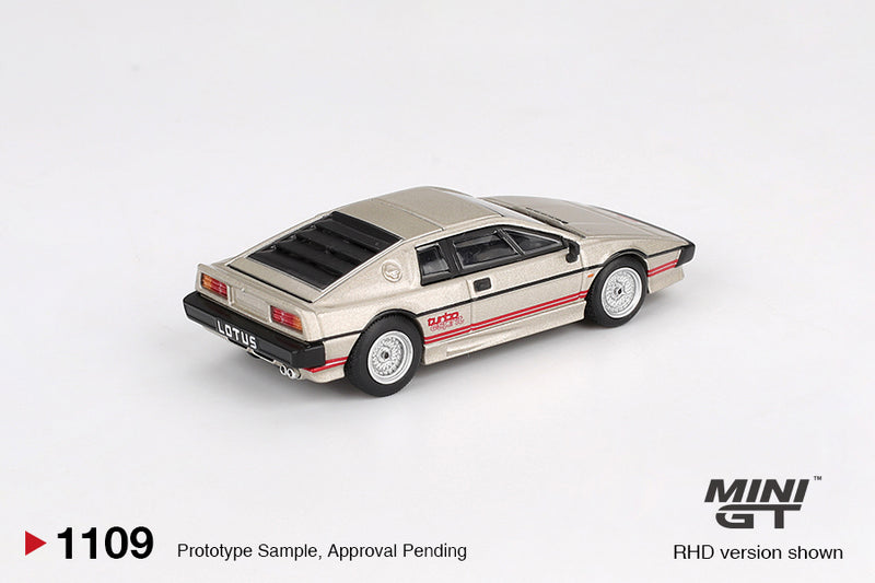 Laad de afbeelding in de Gallery-viewer, Lotus ESPRIT Turbo Metallic ZILVER 1980 MINI GT 1:64
