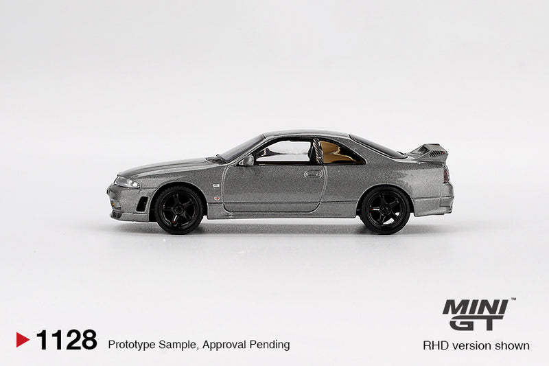 Chargez l&#39;image dans la visionneuse de la galerie, Nissan GTR (R33) NISMO BCNR33 CRS GRIS MÉTAL FONCÉ 1993 (RHD) MINI GT 1:64
