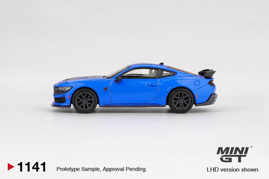 Ford MUSTANG DARK HORSE GRABBER BLAUW 2024 (LHD) MINI GT 1:64