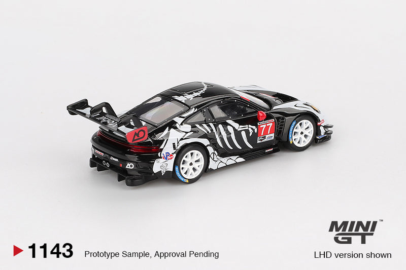 Laad de afbeelding in de Gallery-viewer, Porsche 911 (992) GT3 R #77 GTD PRO AO RACING PETIT LE MANS 2025 (LHD) MINI GT 1:64
