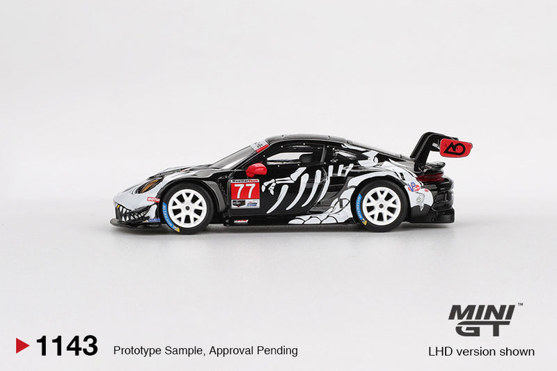 Laad de afbeelding in de Gallery-viewer, Porsche 911 (992) GT3 R #77 GTD PRO AO RACING PETIT LE MANS 2025 (LHD) MINI GT 1:64
