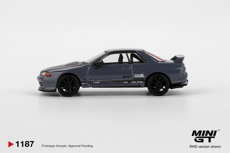 Laad de afbeelding in de Gallery-viewer, Nissan GTR TOP SECRET VR32 STEALTH GRIJS 2025 (RHD) MINI GT 1:64
