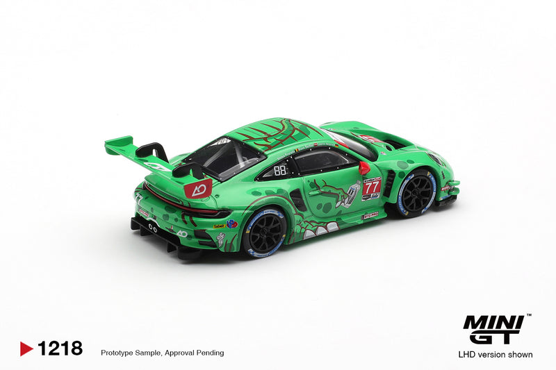 Chargez l'image dans la visionneuse de la galerie, PORSCHE 911 (992) GT3 R #77 AO RACING VAINQUEUR DE CLASSE DES 12 HEURES DE SEBRING 2025 (LHD) MINI GT 1:64
