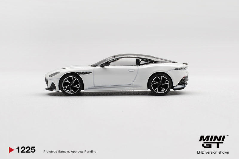 Chargez l'image dans la visionneuse de la galerie, ASTON MARTIN BDS STRATUS BLANC 2024 (LHD) MINI GT 1:64
