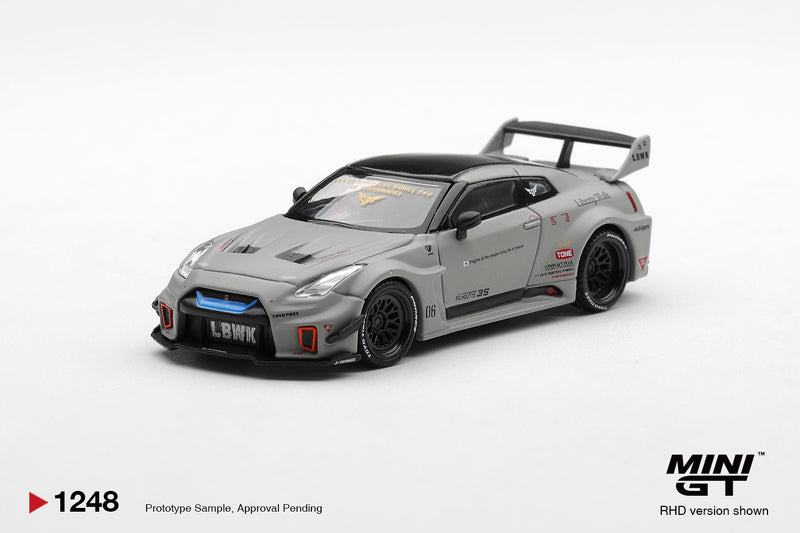 Laad de afbeelding in de Gallery-viewer, NISSAN GTR R35 LB-SUPER SILHOUETTE GT-RR VER1 MATGRIJS 2026 MINI GT 1:64

