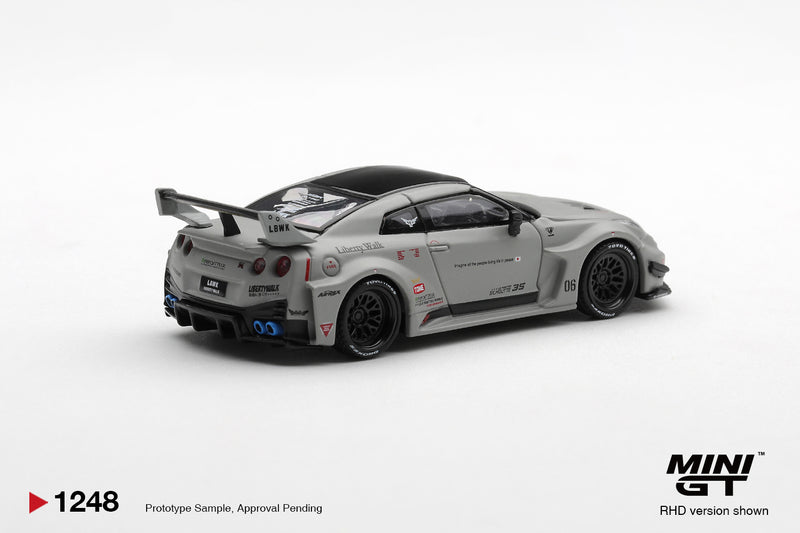 Laad de afbeelding in de Gallery-viewer, NISSAN GTR R35 LB-SUPER SILHOUETTE GT-RR VER1 MATGRIJS 2026 MINI GT 1:64
