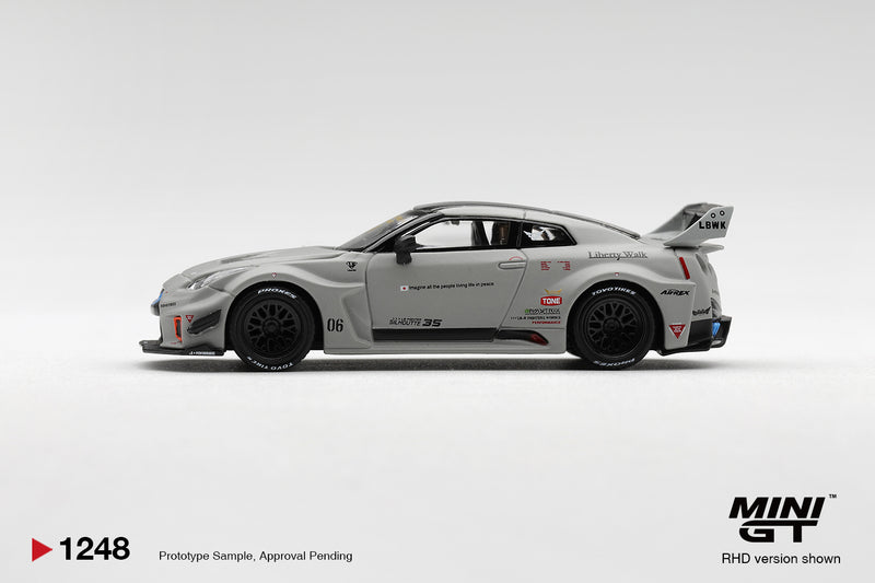 Laad de afbeelding in de Gallery-viewer, NISSAN GTR R35 LB-SUPER SILHOUETTE GT-RR VER1 MATGRIJS 2026 MINI GT 1:64
