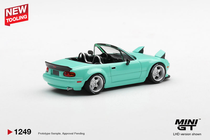 Laad de afbeelding in de Gallery-viewer, MAZDA MX5 (NA) PANDEM BODYKIT MINTGROEN 2026 MINI GT 1:64
