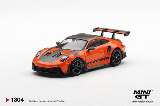 PORSCHE 911 (992) GT3 RS GULF ORANJE WEISSACH-PAKKET 2024 MINI GT 1:64