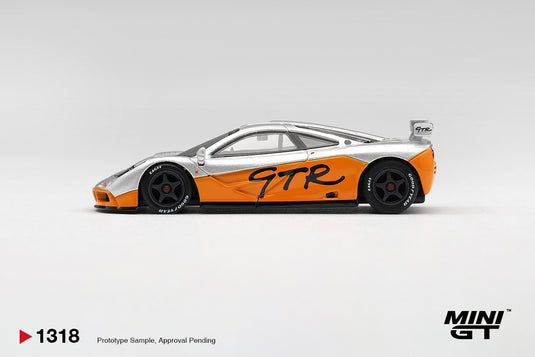 MCLAREN F1 GTR PRESENTATIE 1995 MINI GT 1:64