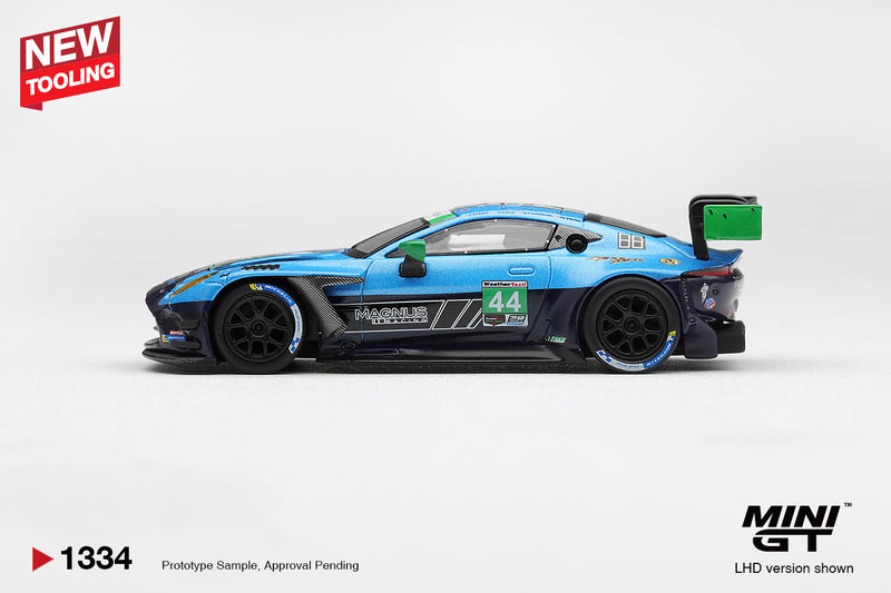 Laad de afbeelding in de Gallery-viewer, ASTON MARTIN VANTAGE GT3 EVO #44 MAGNUS RACING DAYTONA 24 HRS 2025 MINI GT 1:64
