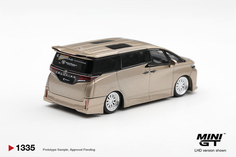 Laad de afbeelding in de Gallery-viewer, TOYOTA VELLFIRE 40 KUHL GOUD METALLIC 2026 MINI GT 1:64
