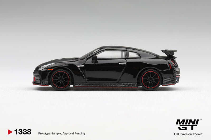 Laad de afbeelding in de Gallery-viewer, NISSAN GT-R R35 NISMO ZWART 2024 MINI GT 1:64
