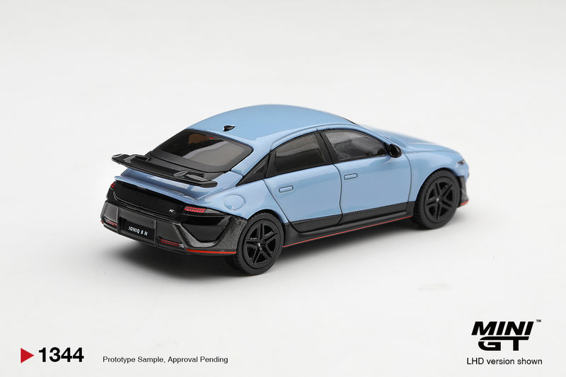 Laad de afbeelding in de Gallery-viewer, HYUNDAI IONIQ 6 N PERFORMANCE BLAUW MINI GT 1:64
