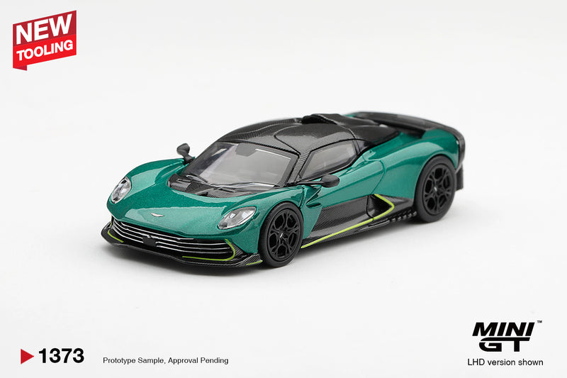 Chargez l'image dans la visionneuse de la galerie, ASTON MARTIN VALHALLA PODIUM VERT 2025 MINI GT 1:64
