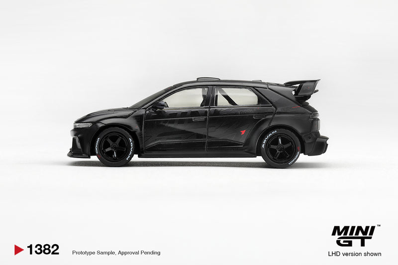 Laad de afbeelding in de Gallery-viewer, HYUNDAI IONIQ 5N RS-01T STEALTH 2025 MINI GT 1:64
