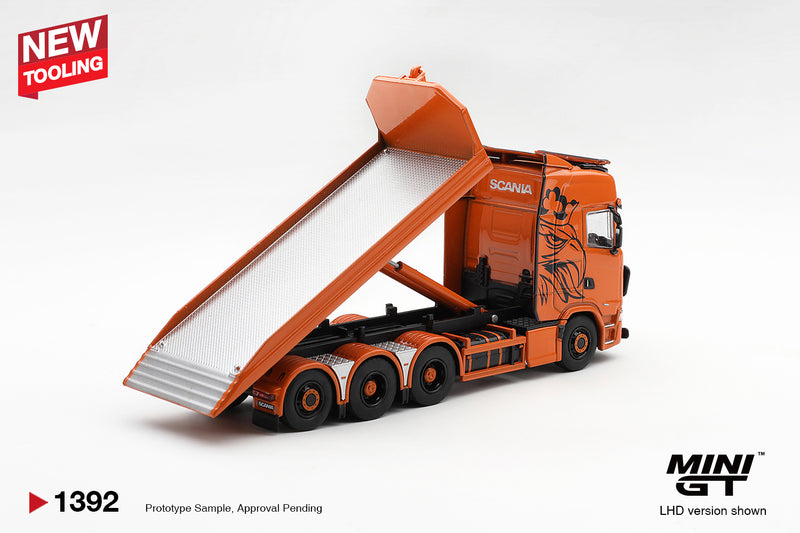 Chargez l'image dans la visionneuse de la galerie, SCANIA 770S B8X4NA HOOKLIFT FLATBED ORANGE 2025 MINI GT 1:64
