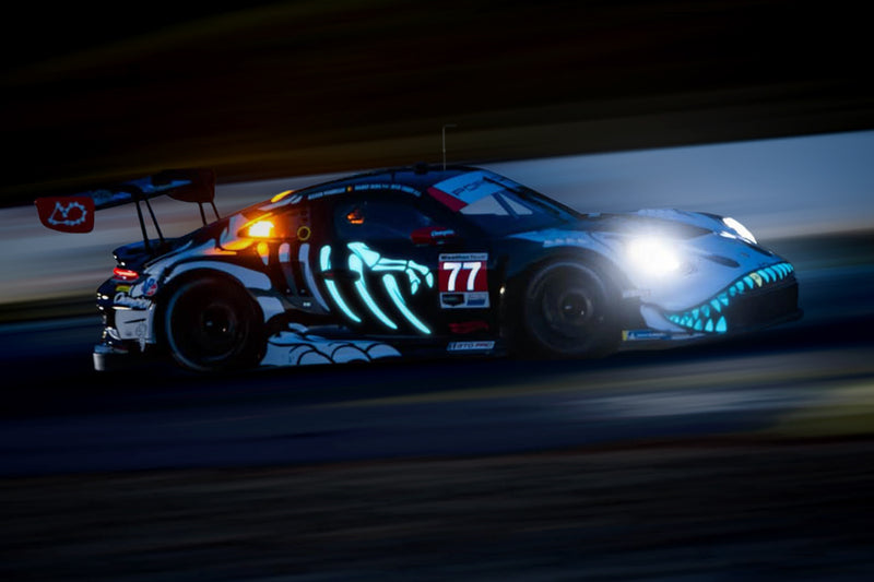 Chargez l'image dans la visionneuse de la galerie, PORSCHE 911 (992) GT3 R #77 AO RACING SKELETON REXY PETIT LE MANS 2026 MINI GT 1:64
