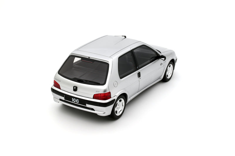 Laad de afbeelding in de Gallery-viewer, Peugeot 106 QUIKSILVER GRIJS 2000 OTTOmobile 1:18

