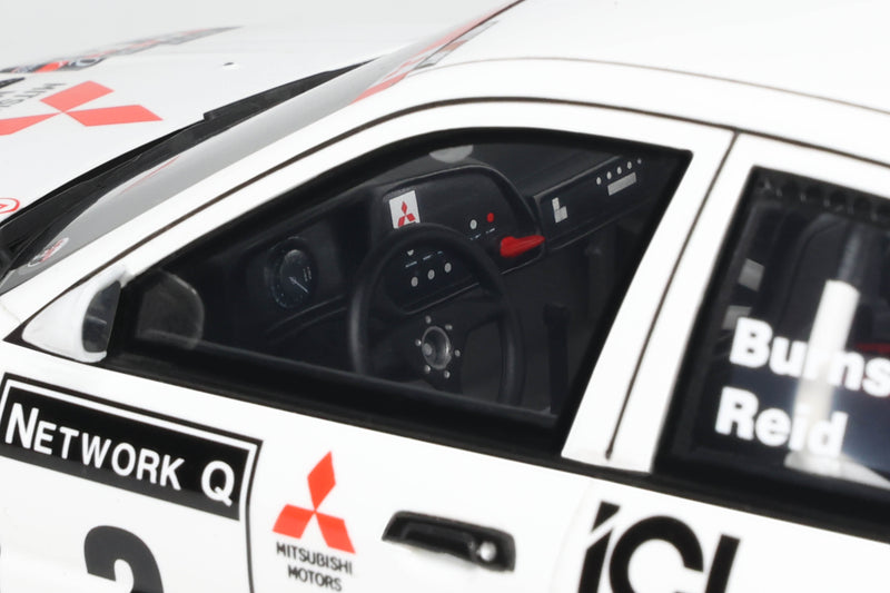 Laad de afbeelding in de Gallery-viewer, Mitsubishi CARISMA GT GR.A R. BURNS RAC RALLY 1997 OTTOmobile 1:18
